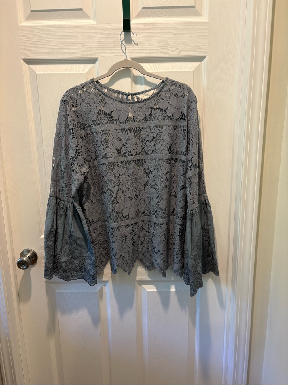 Adiva Womens XL Gray Floral Lace Blouse Bell Sleeve Sheer Boho Scalloped Top